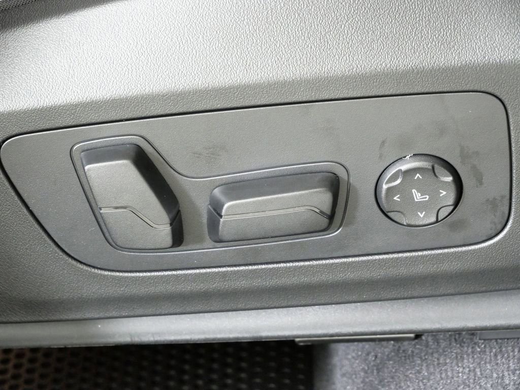 Used 2026 Space Silver Metallic BMW xDrive28i image 23