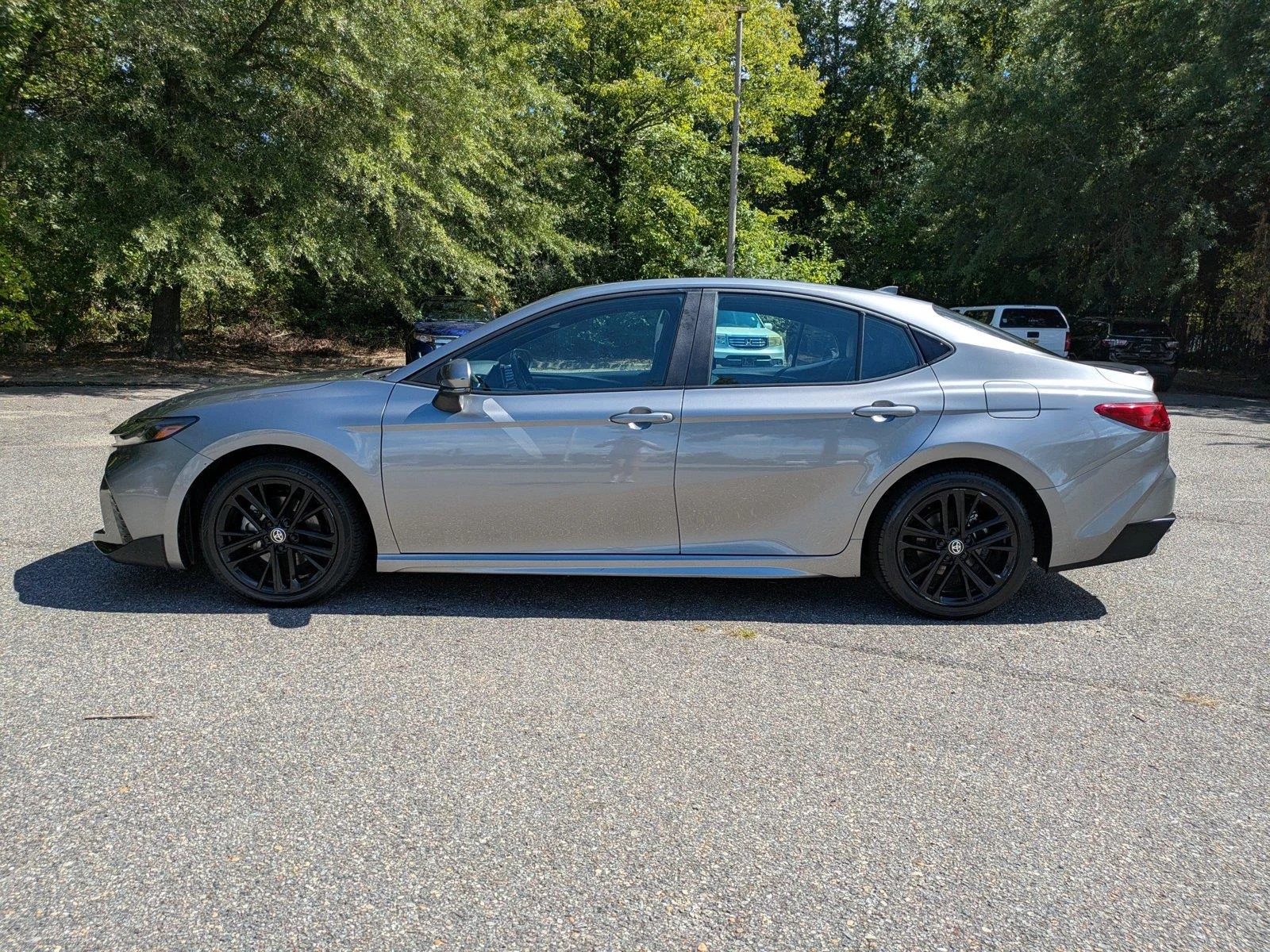 Used 2025  Toyota SE image 7