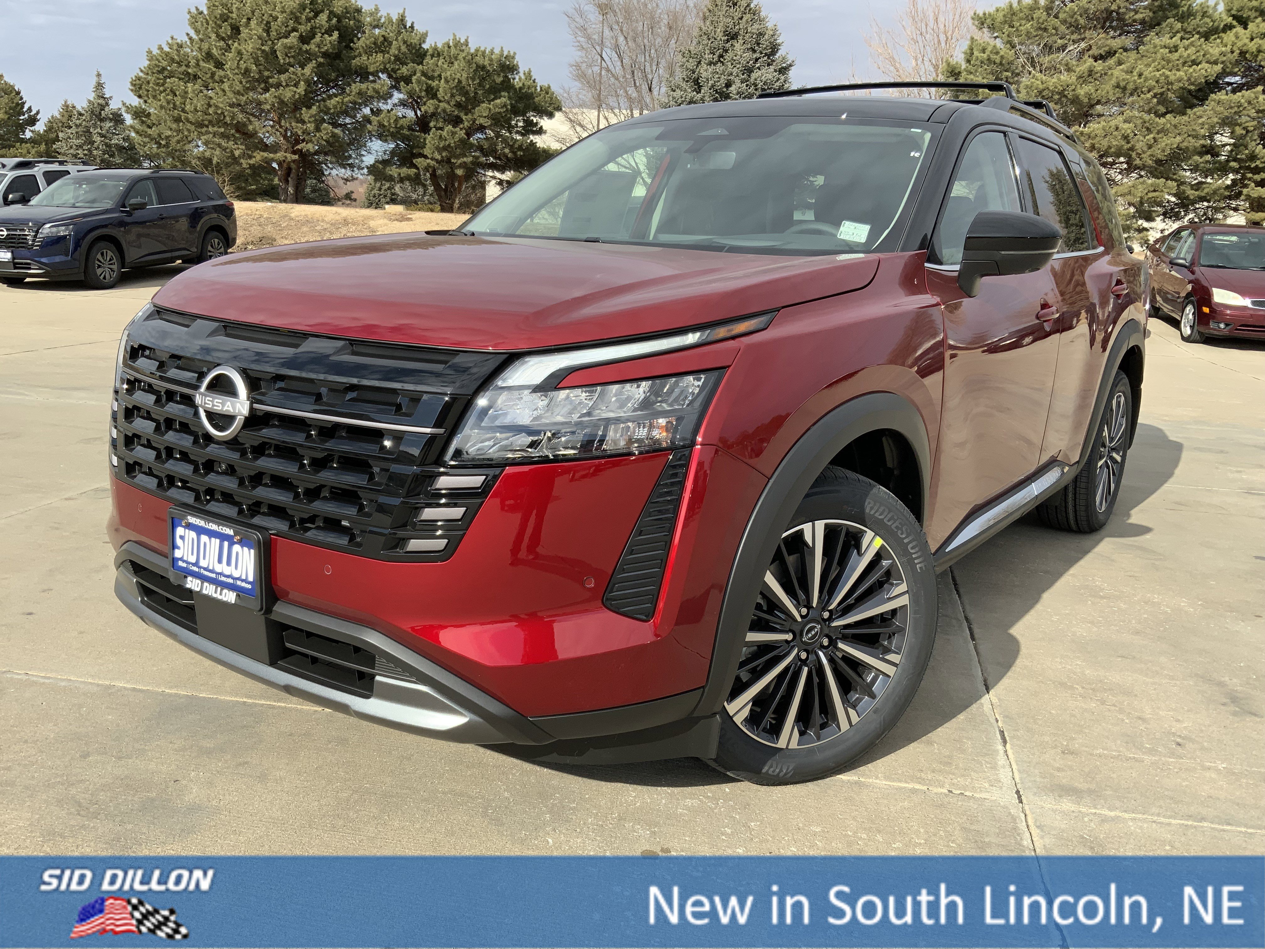 2026 Nissan Pathfinder Platinum 4WD's photo