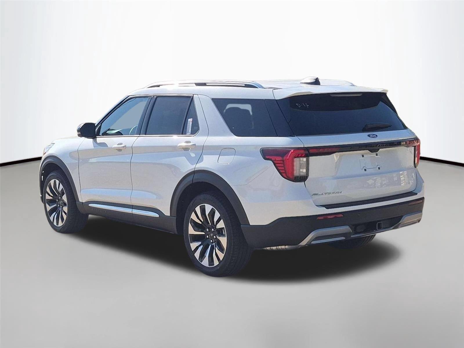 New 2027 Star White Metallic Tri-Coat Ford Platinum™ image 3