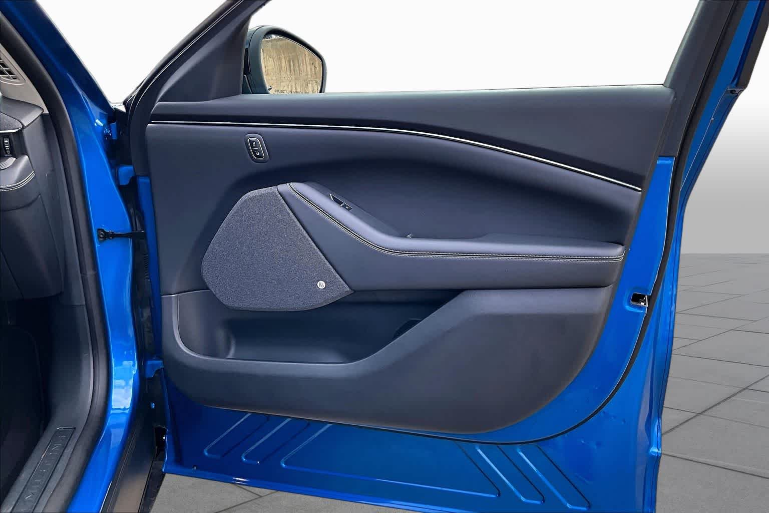 Used 2025 Velocity Blue Metallic Ford Premium image 22