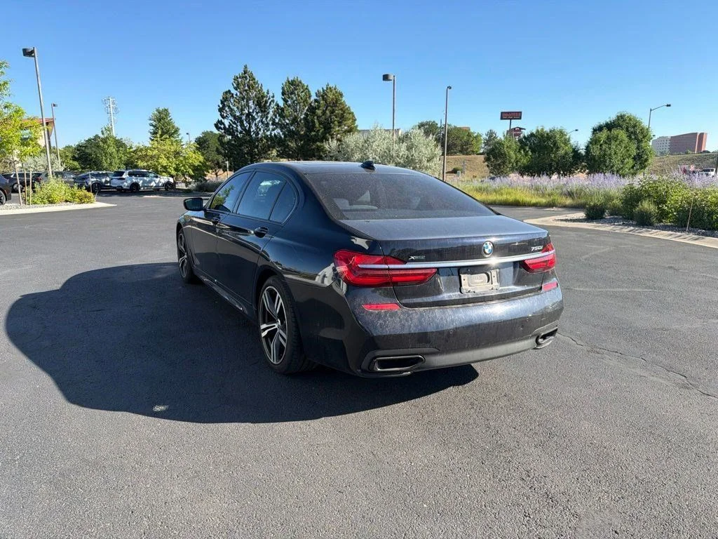Used 2019 Carbon Black Metallic BMW 750i xDrive image 3