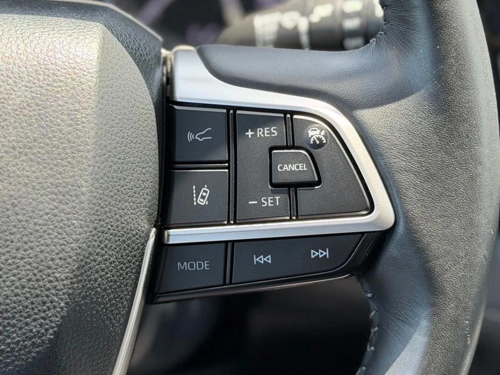 Used 2022  Toyota XLE image 15