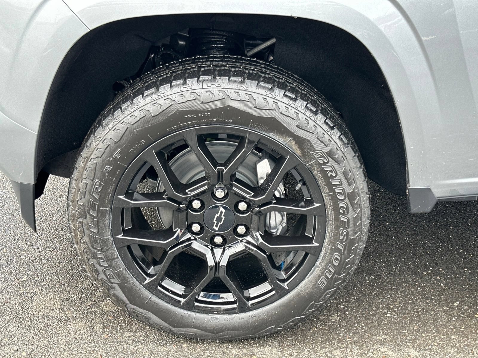 New 2026 Sterling Gray Metallic Chevrolet Z71 with 20in Black Wheels - Sunroof - Spray-On Bedliner image 11