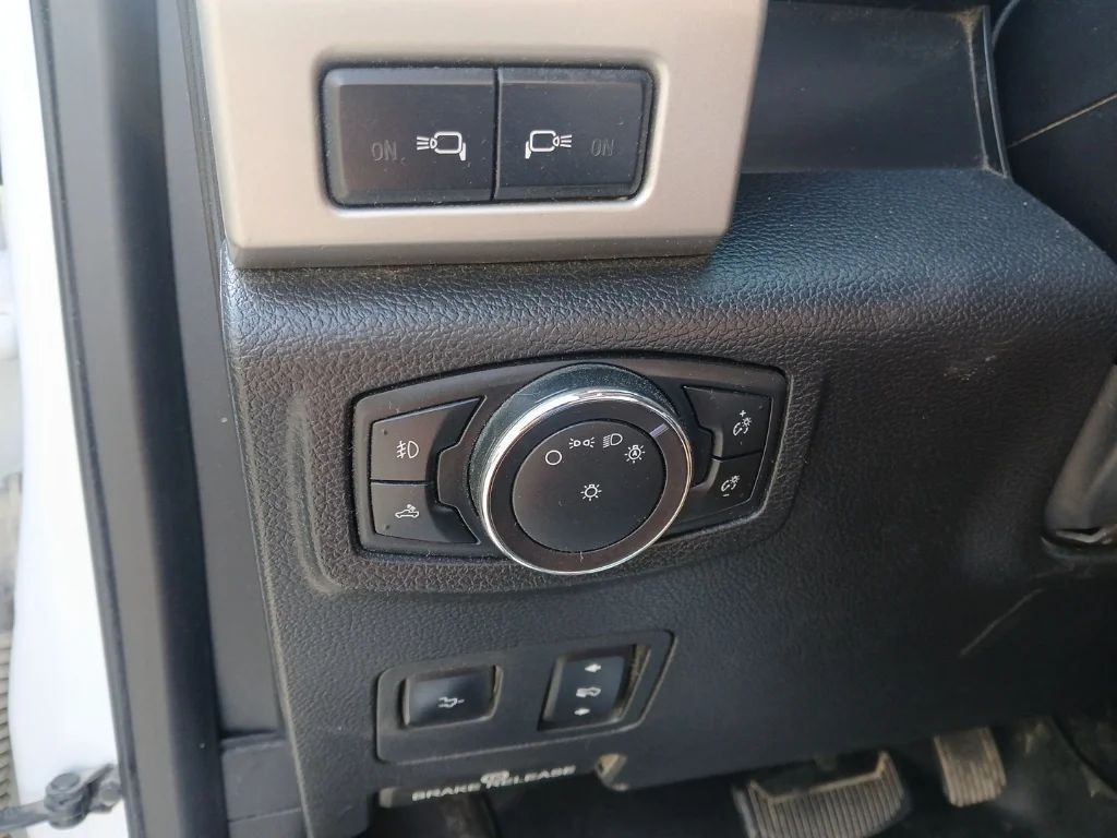 Used 2017 Oxford White Ford Lariat image 17