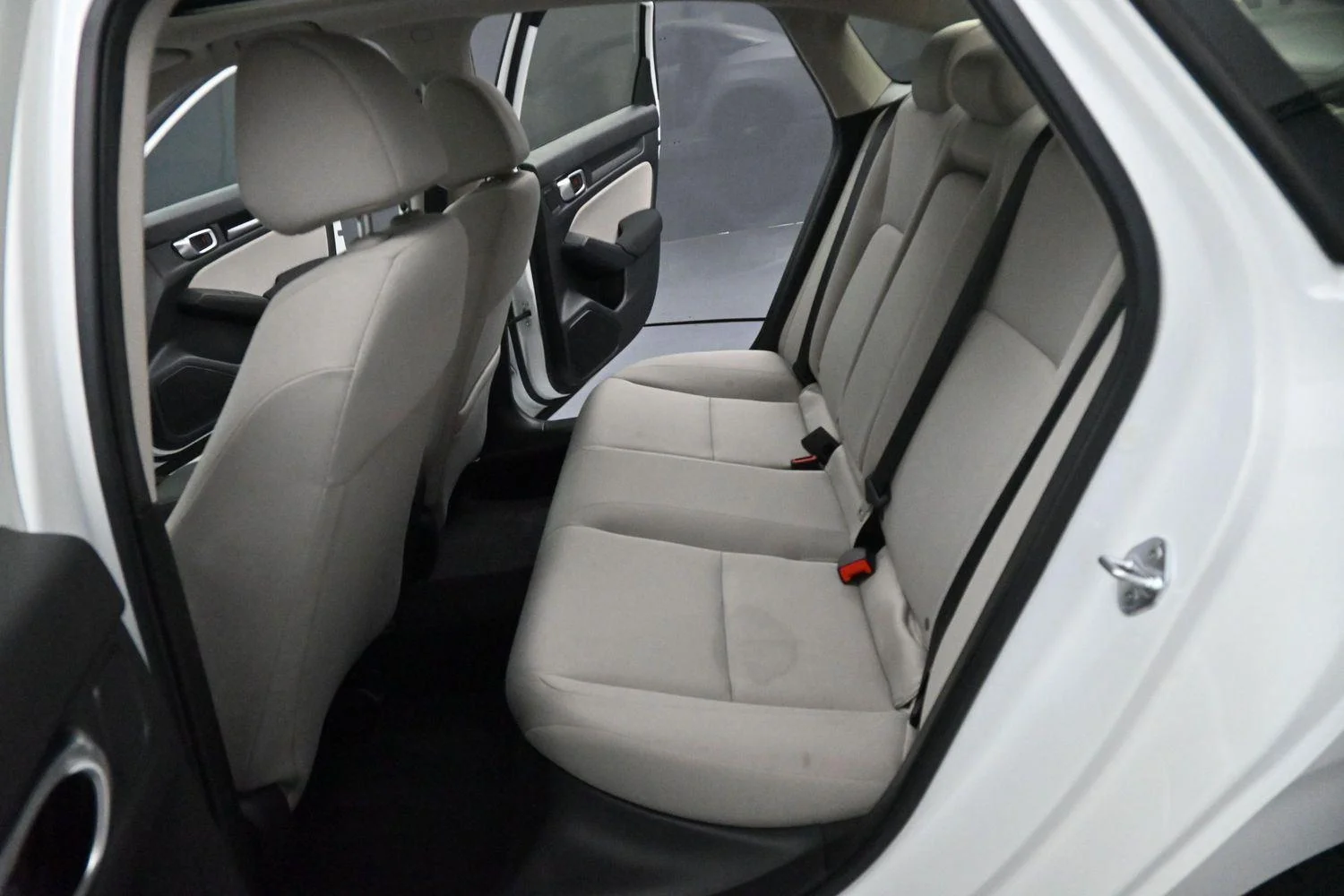 Used 2022 Platinum White Pearl Honda EX image 29