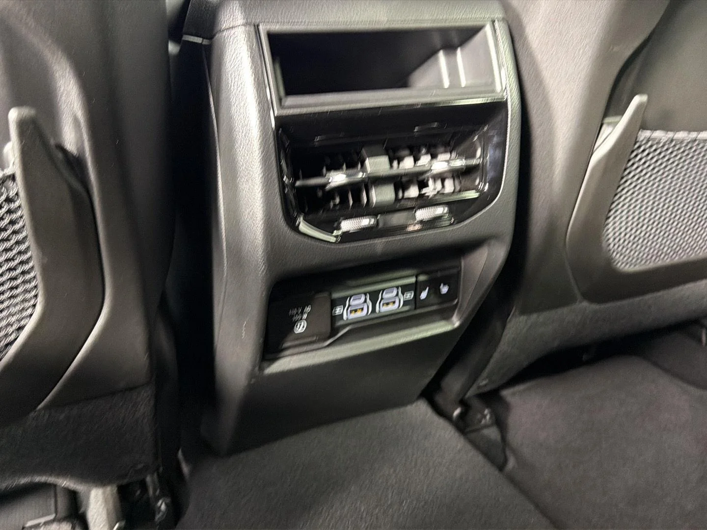 Used 2024 Diamond Black Crystal Pearlcoat Jeep Limited image 20