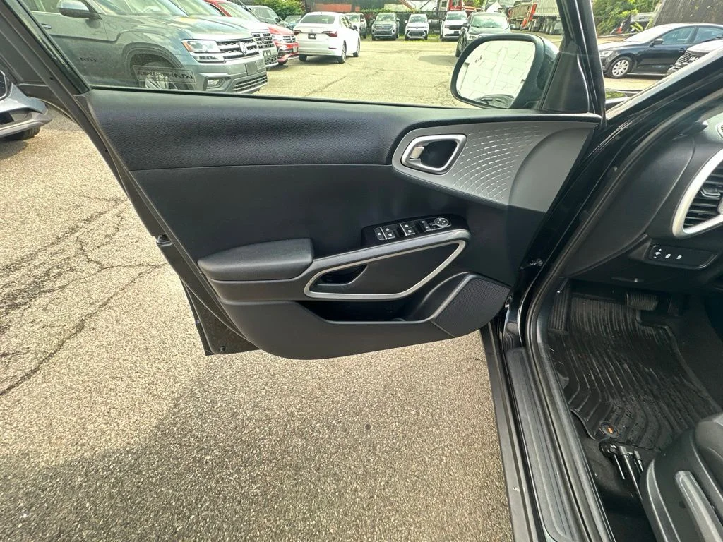 Used 2023 Black Kia LX image 9