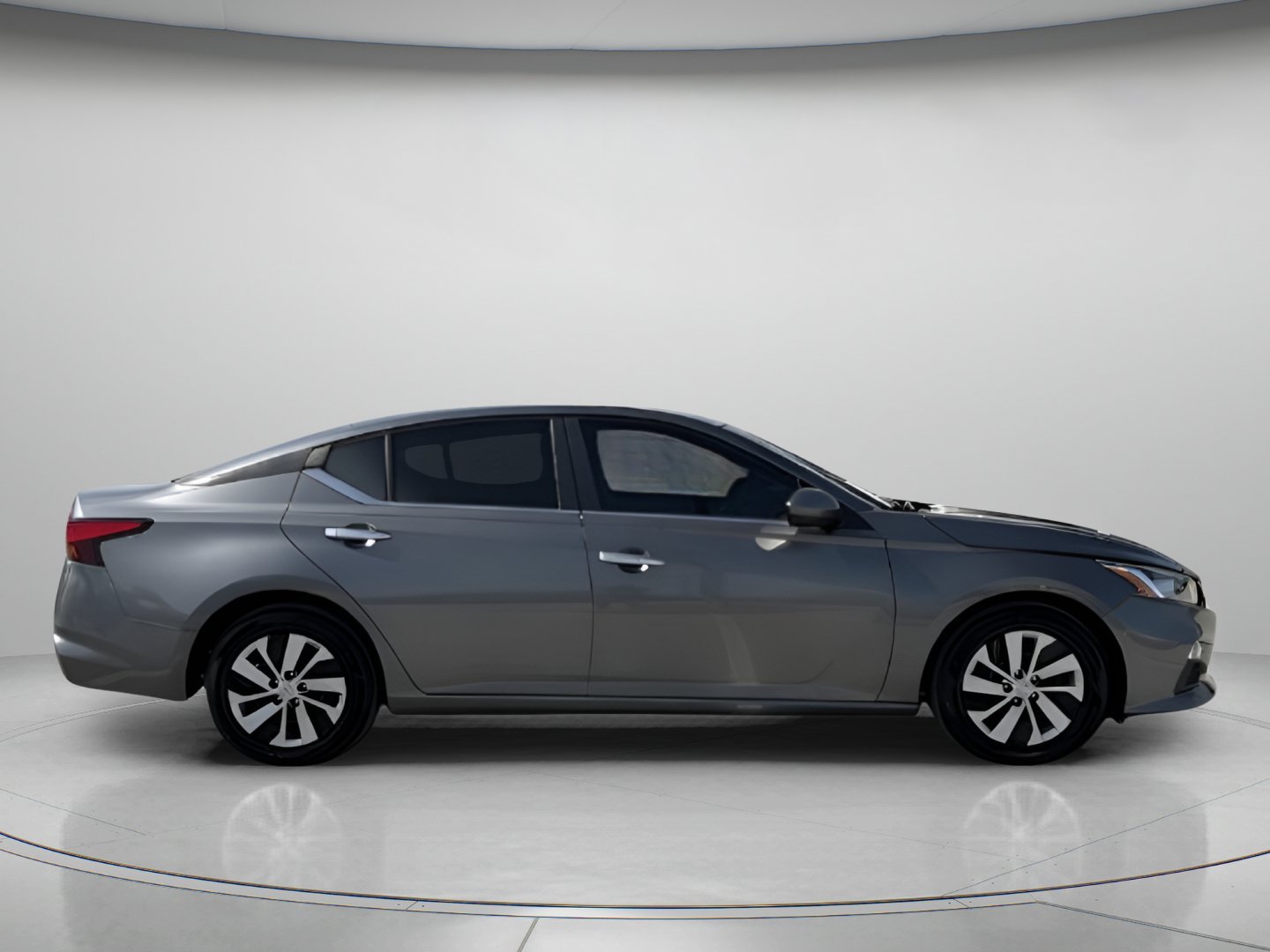 Used 2021 Gun Metallic Nissan 2.5 S image 5