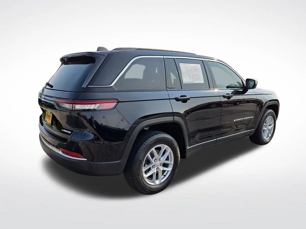 Used 2024 Black Jeep Laredo X image 3