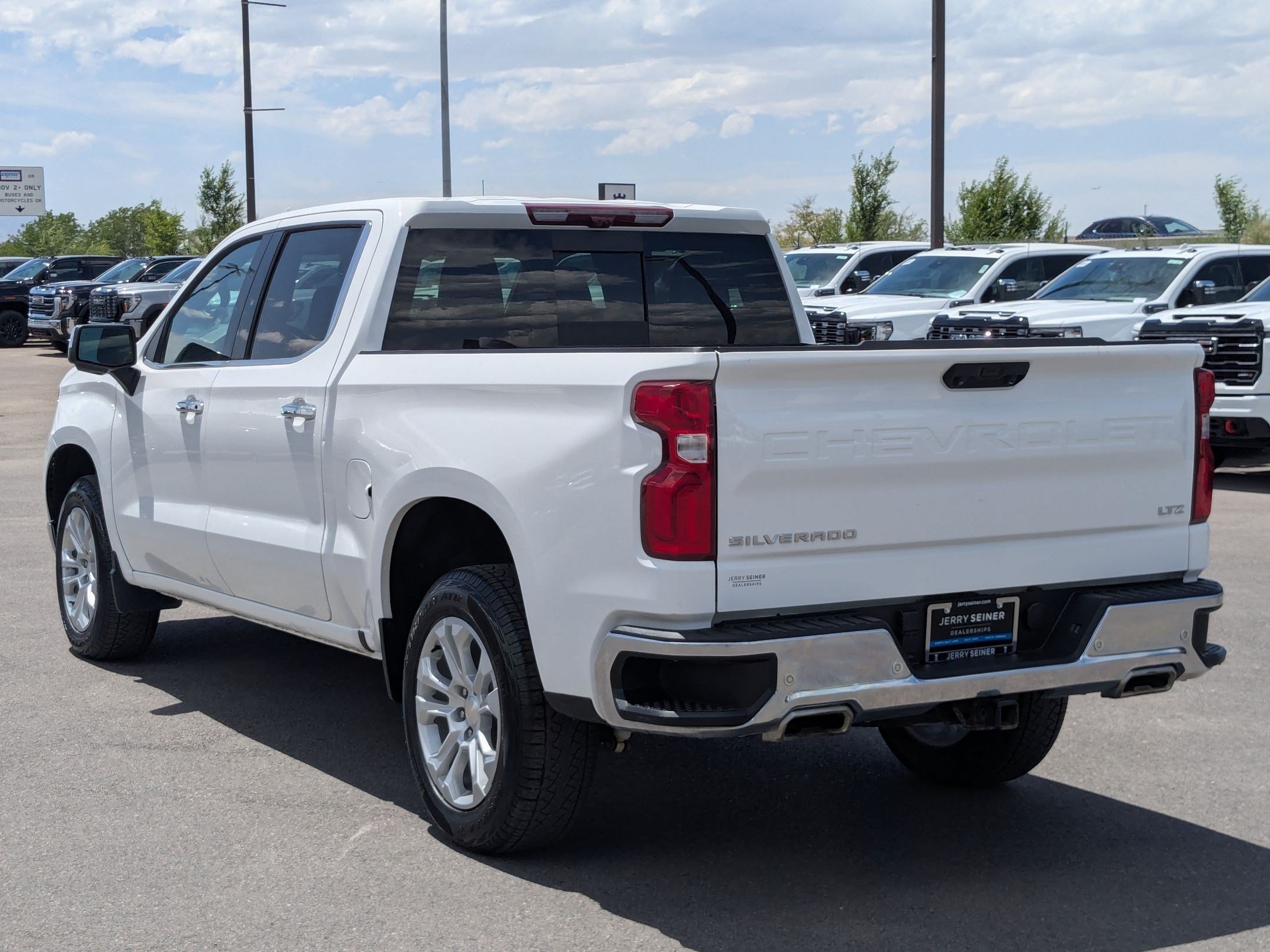 Used 2022 Summit White Chevrolet LTZ image 3
