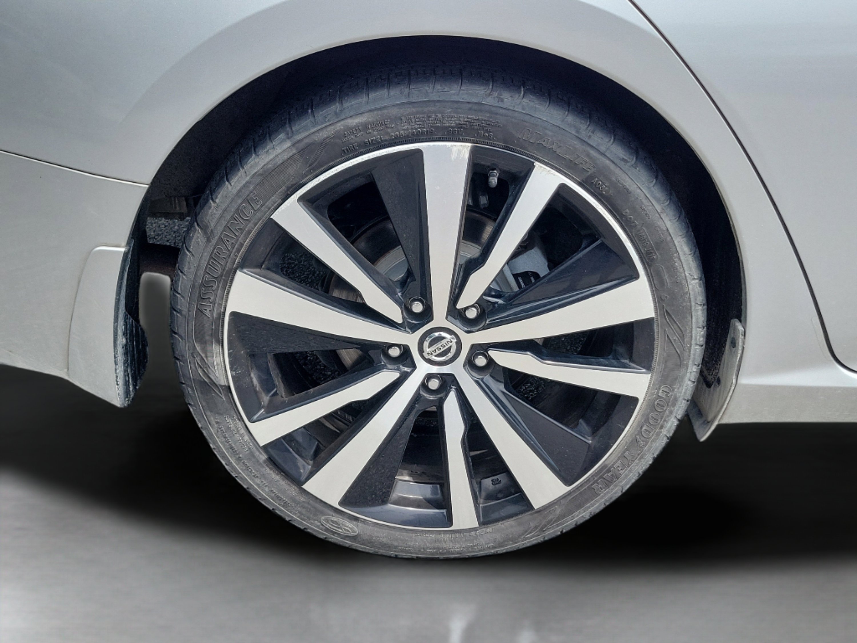 Used 2020 Brilliant Silver Metallic Nissan 2.5 SR image 10