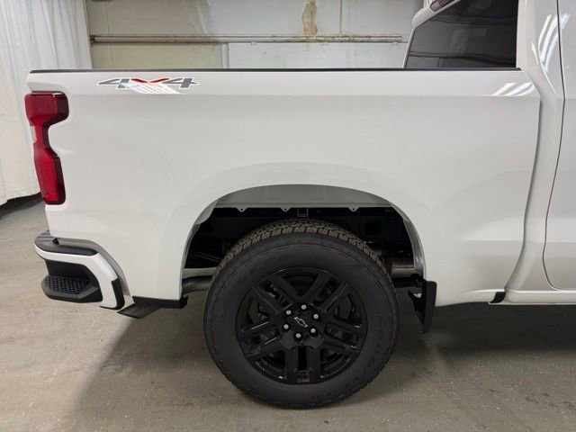 New 2026 Summit White Chevrolet RST image 5