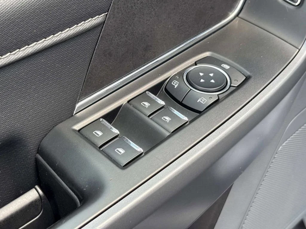 Used 2025 Silver Metallic Ford XLT image 25