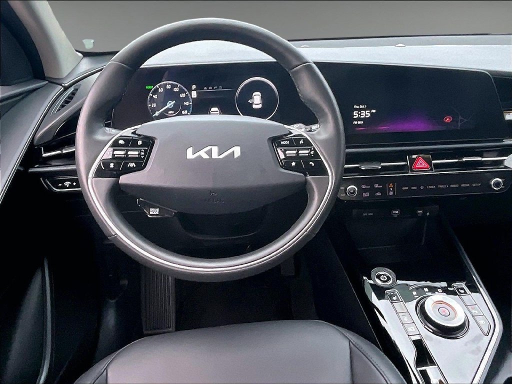 Used 2025 Black Kia Wind image 17