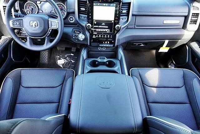 New 2026 Diamond Black Crystal Pearl-Coat Exterior Paint RAM Laramie image 27