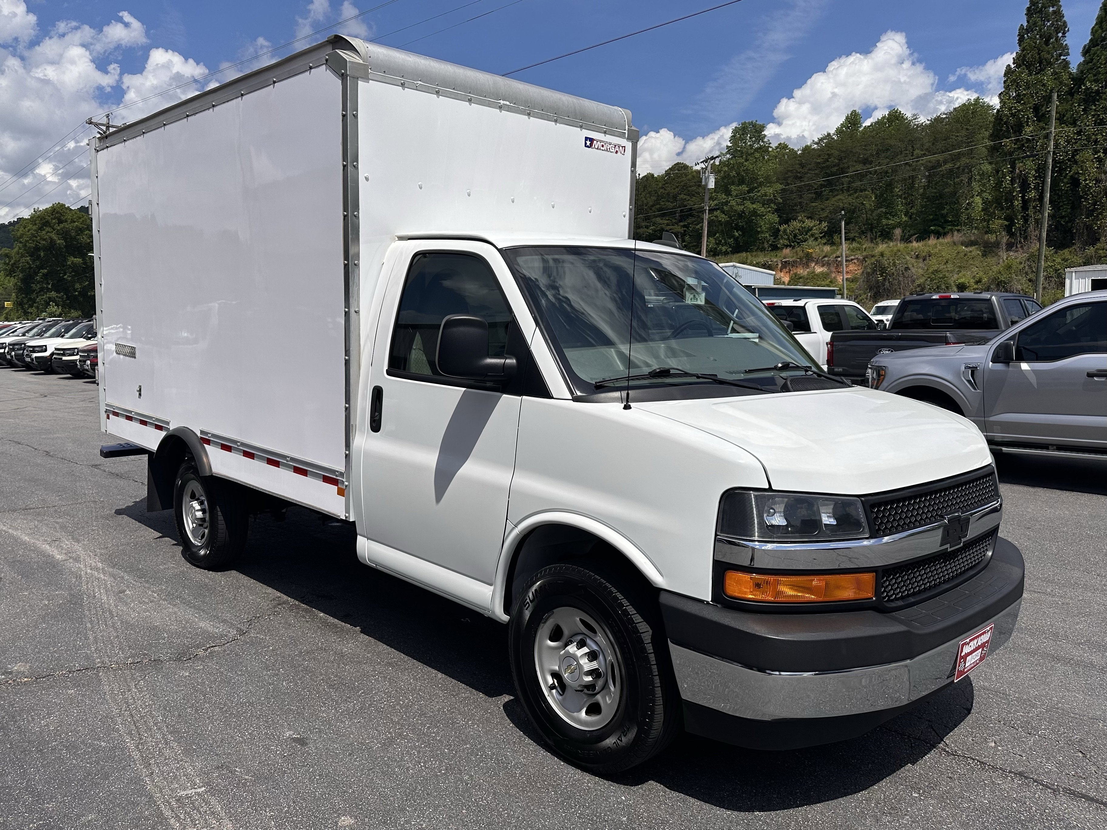 Certified Used 2022 Summit White Chevrolet 12ft Box Van image 4