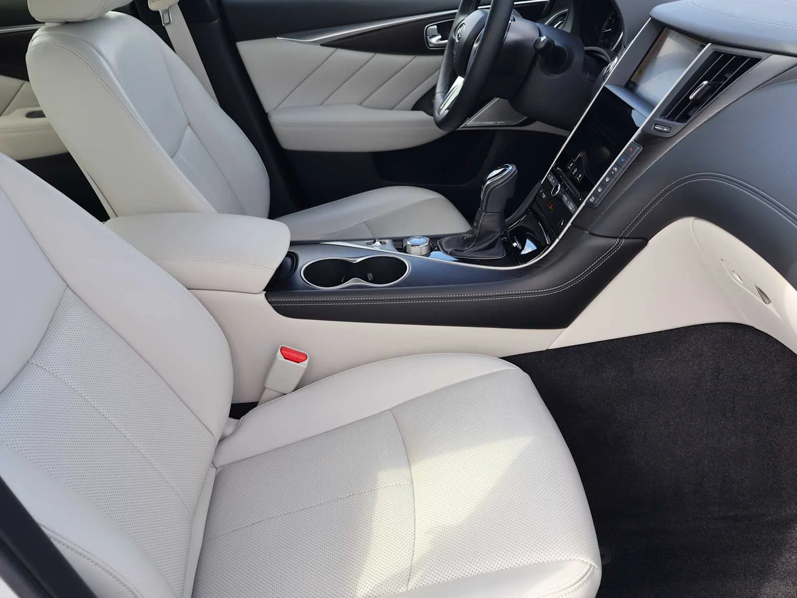 Certified Used 2023 Majestic White INFINITI SENSORY image 12