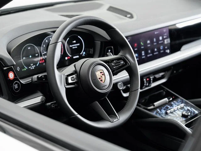 Certified Used 2025  Porsche  image 9