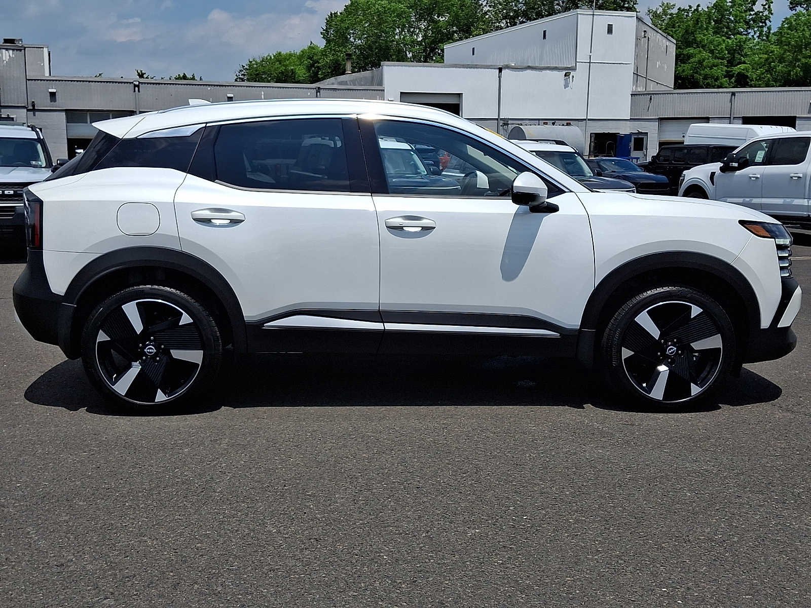 Used 2025 Aspen White Tricoat Nissan SR image 7