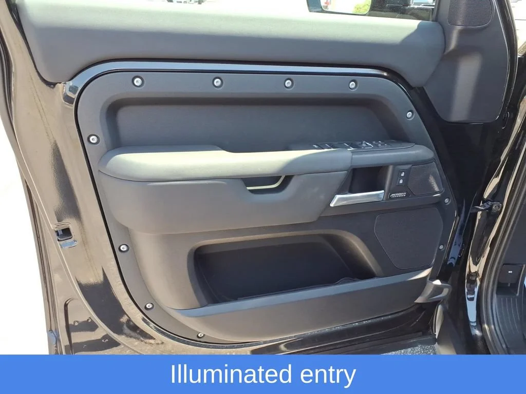 Used 2025 Black Land Rover 110 P400 X-Dynamic SE image 17