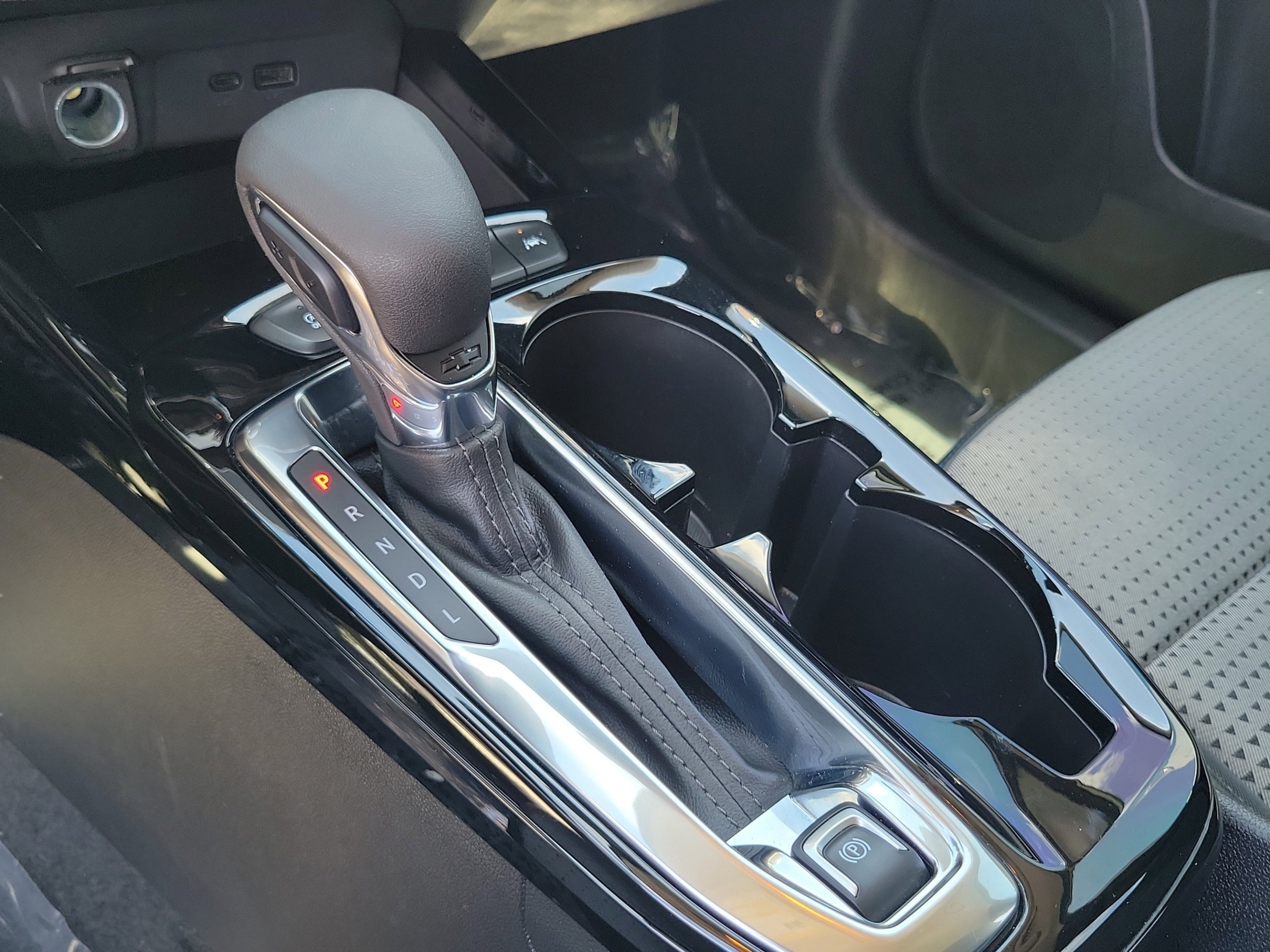 Used 2025 Summit White Chevrolet LT image 28
