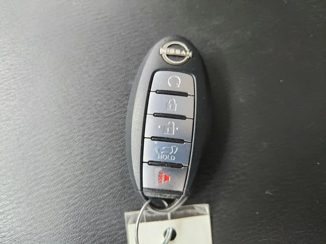 Used 2022 Silver Nissan SL image 39