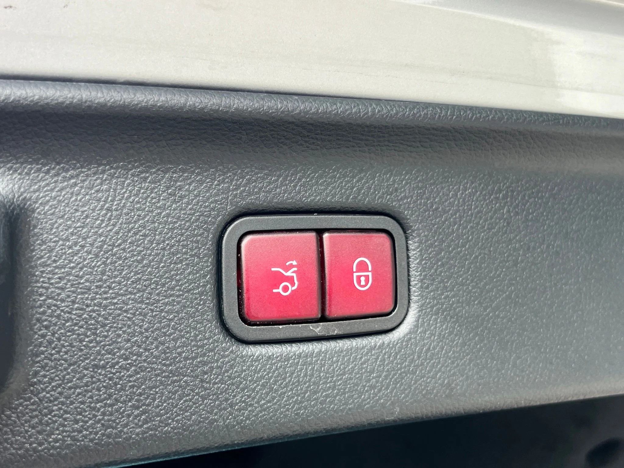 Used 2023 Silver Mercedes-Benz S 500 image 37