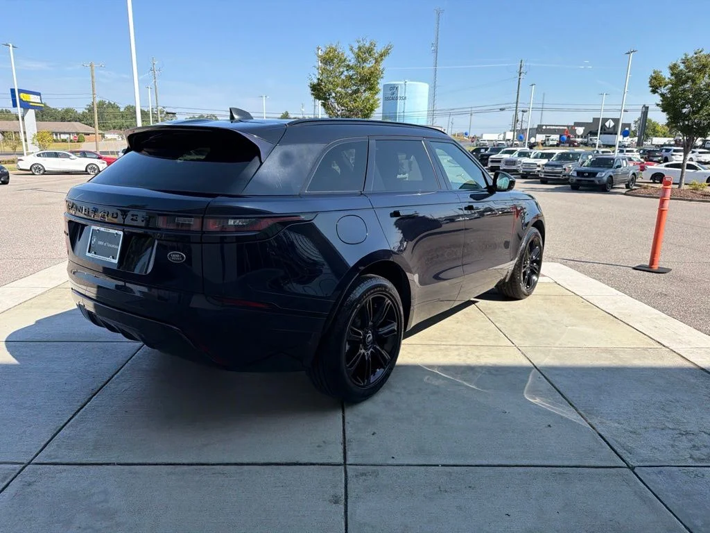 Used 2023 Blue Land Rover R-Dynamic S image 6