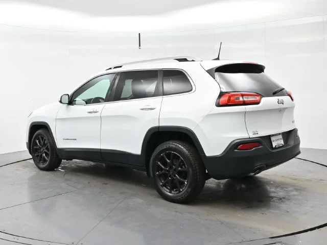 Used 2018 Bright White Clearcoat Jeep Latitude Plus image 5