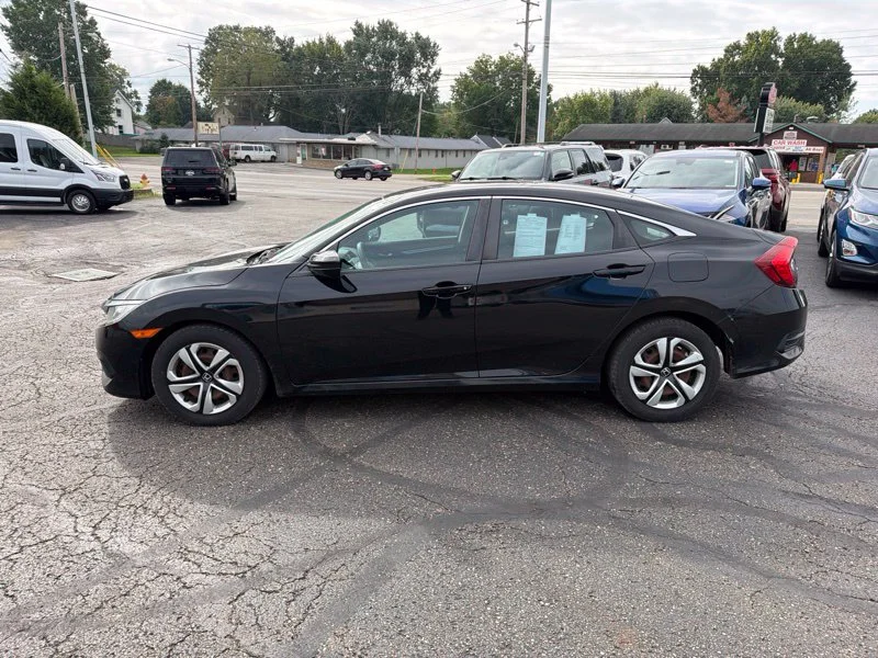 Used 2018  Honda LX image 4