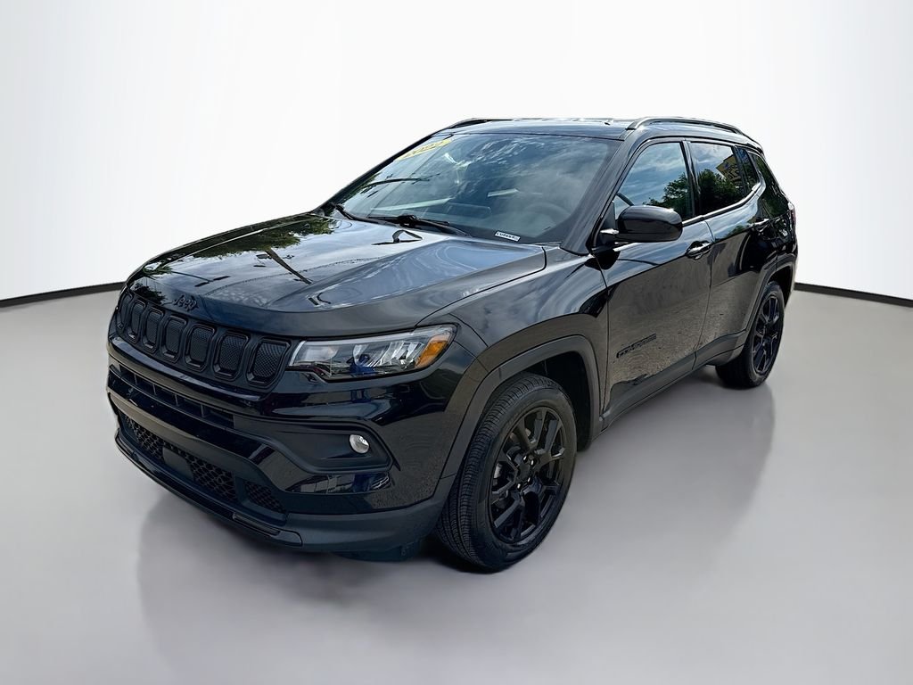 Certified Used 2022 Diamond Black Crystal Pearlcoat Jeep Altitude image 4