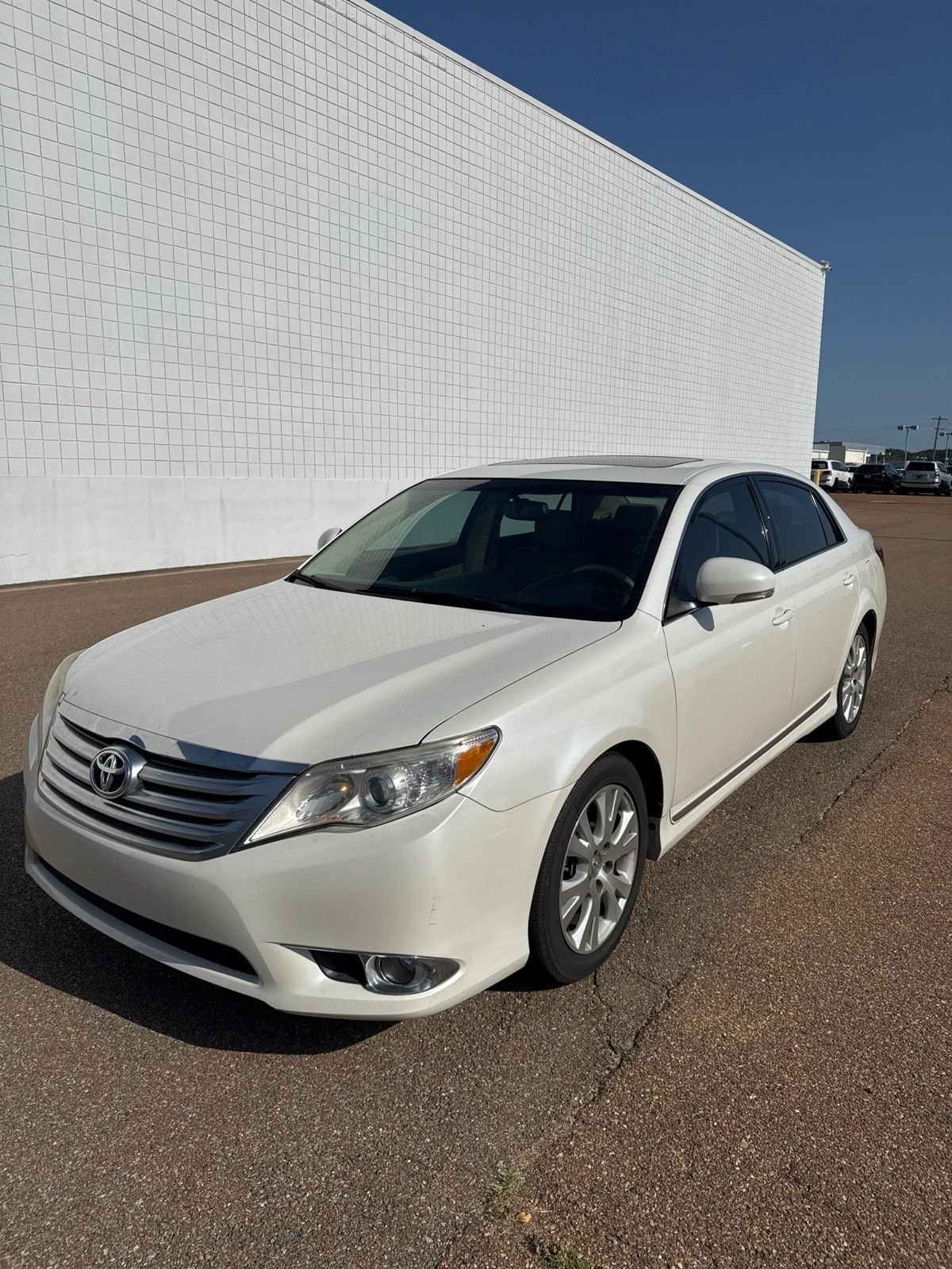 Used 2011 White Toyota Base image 12