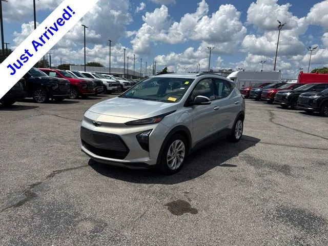 Used 2023 Silver Chevrolet LT image 2