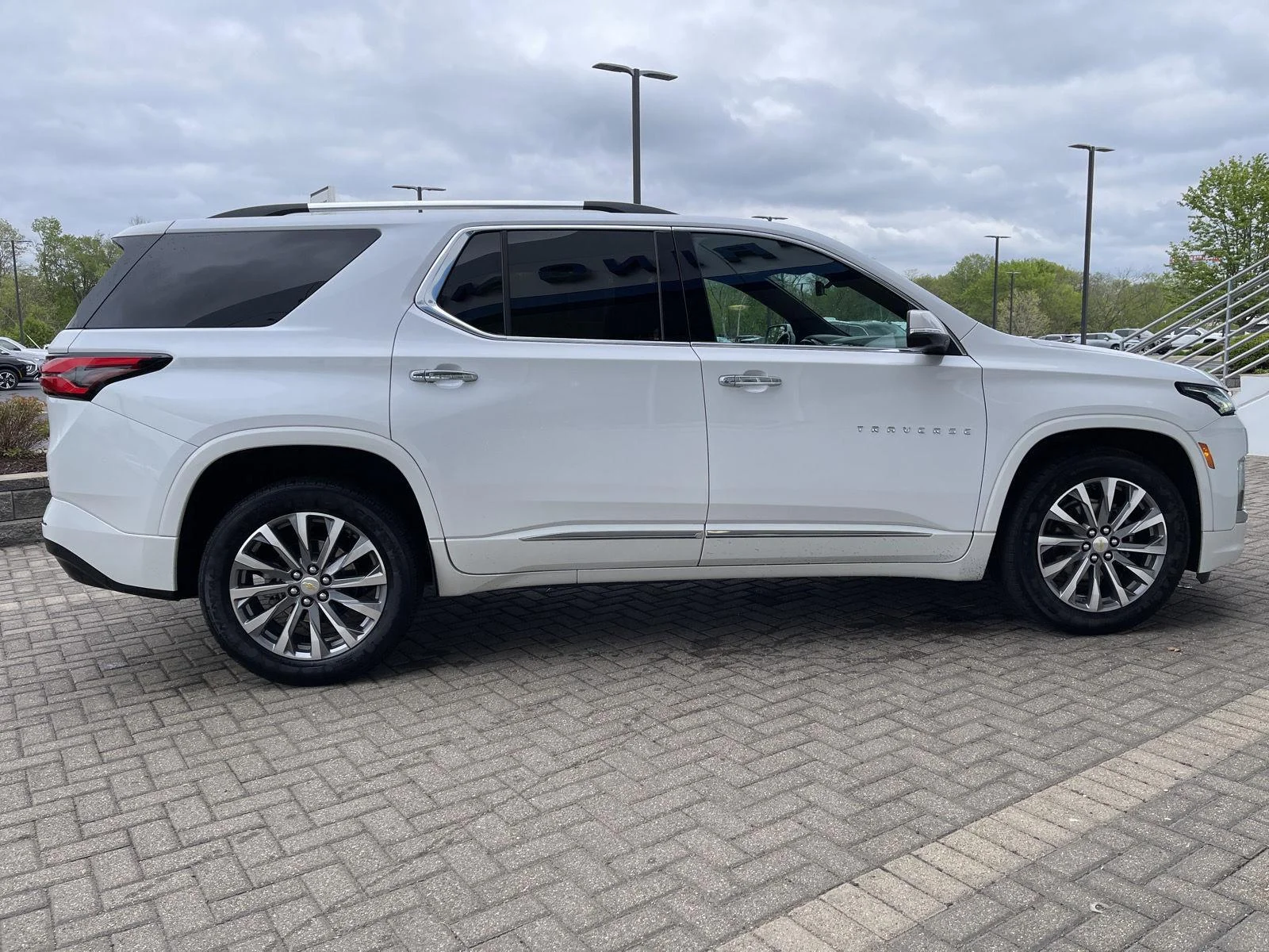 Used 2023 Iridescent Pearl Tricoat Chevrolet Premier image 6