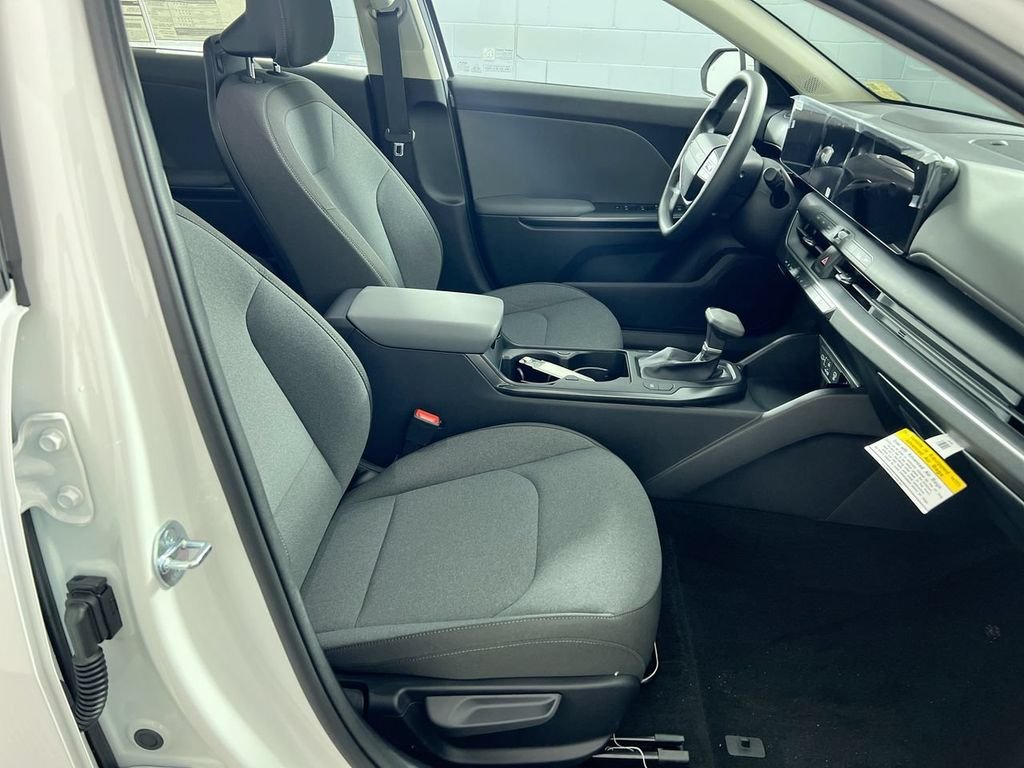 New 2026 Snow White Pearl Kia LXS image 30