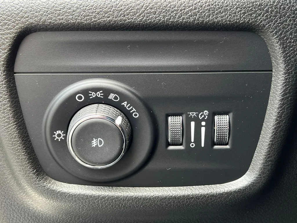 Used 2023 White Jeep Limited image 18