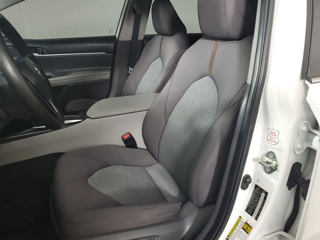 Used 2020 White Toyota LE image 12