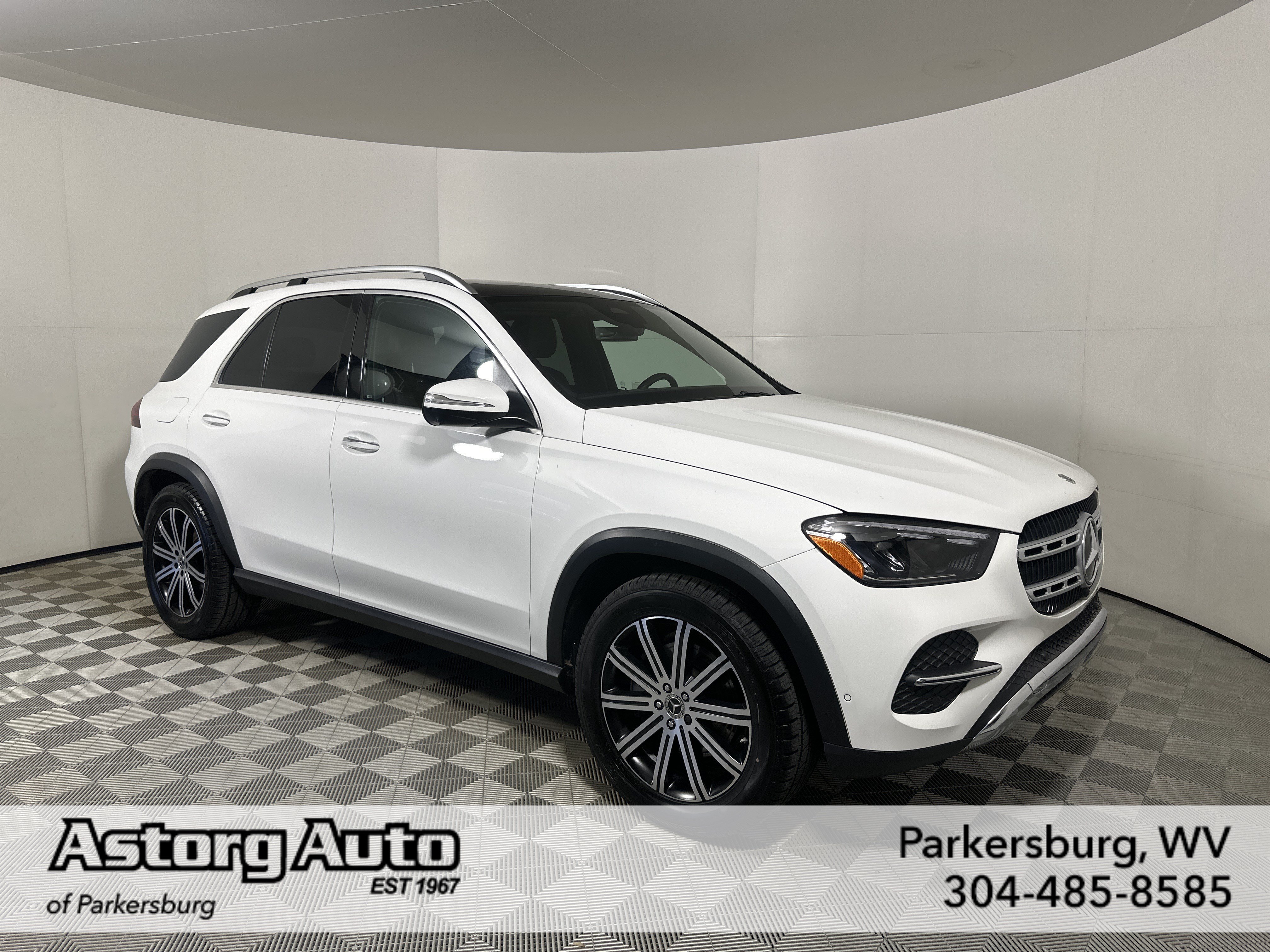 Used 2024 White Mercedes-Benz GLE 350 image 1