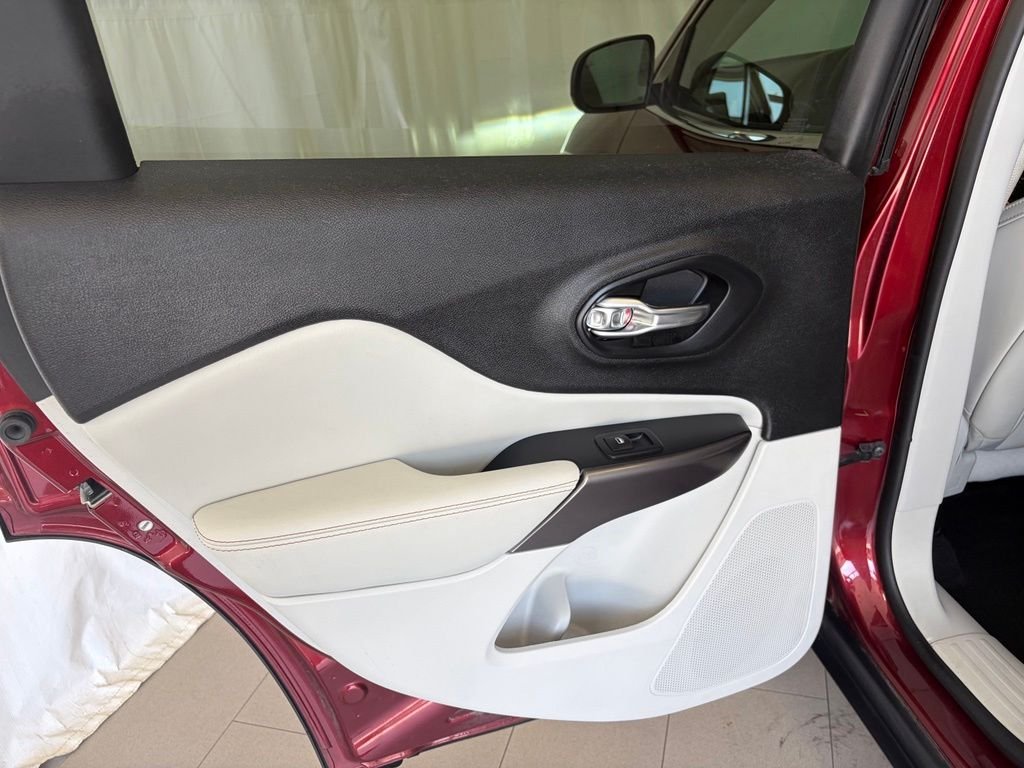 Used 2020 Velvet Jeep Limited image 25