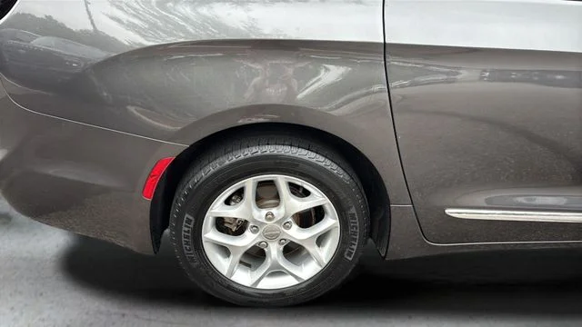 Used 2017 Gray Chrysler Touring L Plus image 38