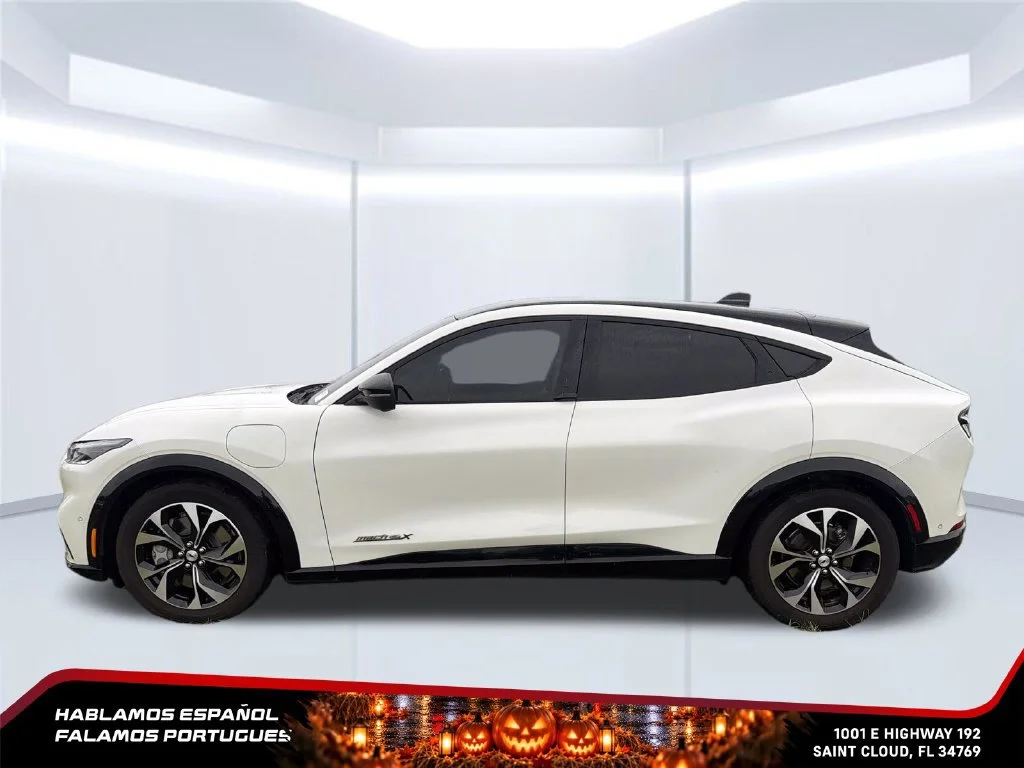 Used 2022  Ford Premium image 2