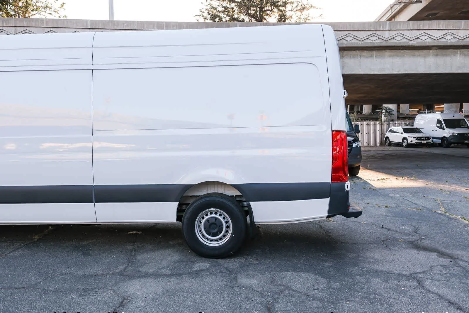 New 2025 Arctic+White Mercedes-Benz Cargo 170WB High Roof 113kw Battery RWD SO Motor image 8