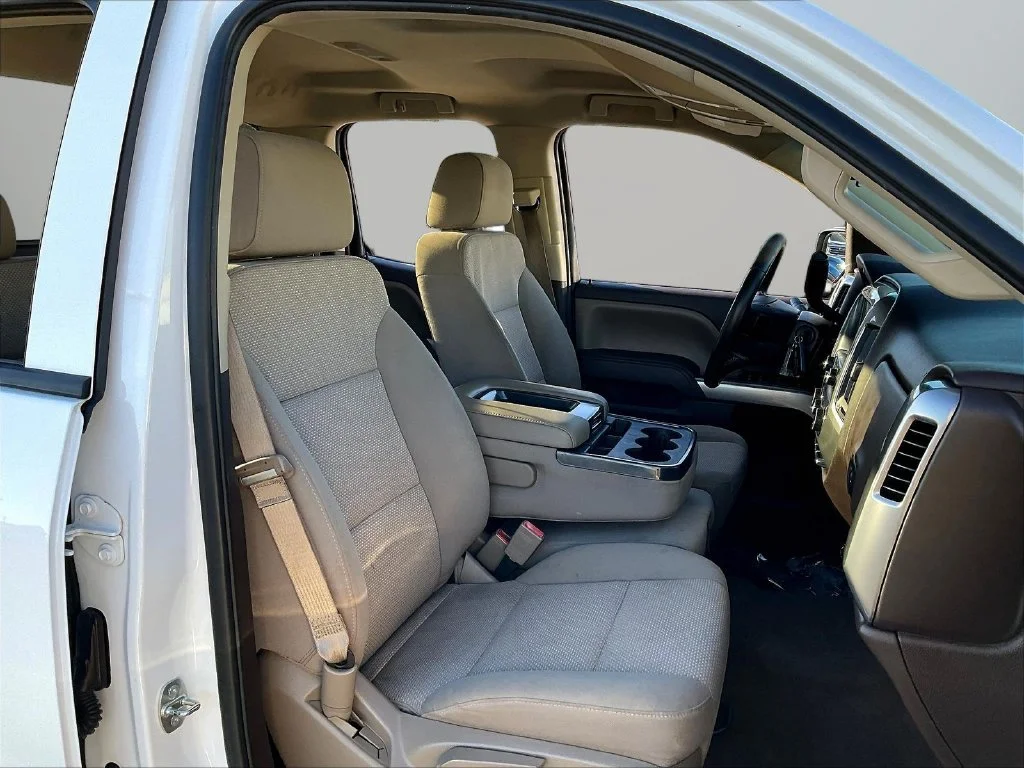 Used 2016 White Chevrolet LT image 31