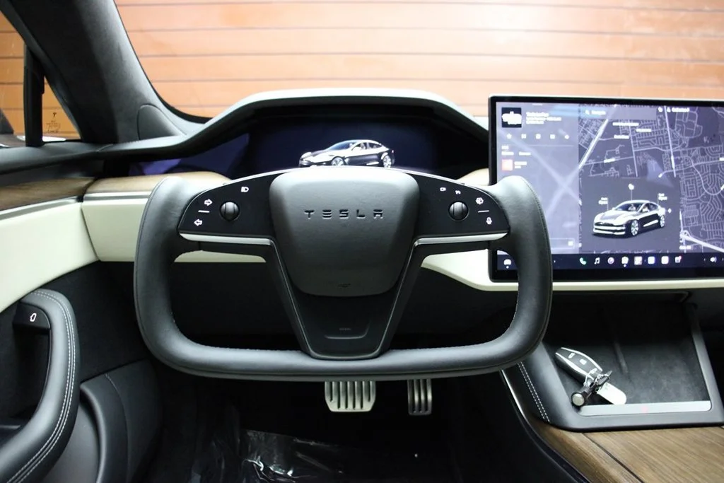 Used 2022 Solid Black Tesla Base image 35