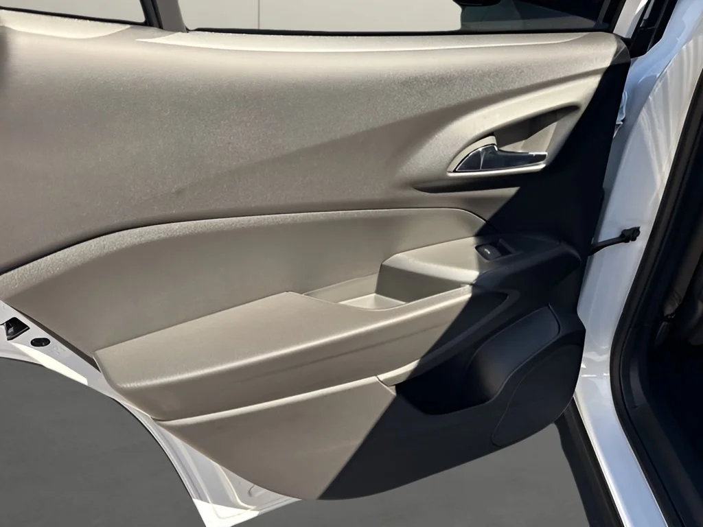 New 2026 Summit White Chevrolet ACTIV image 19