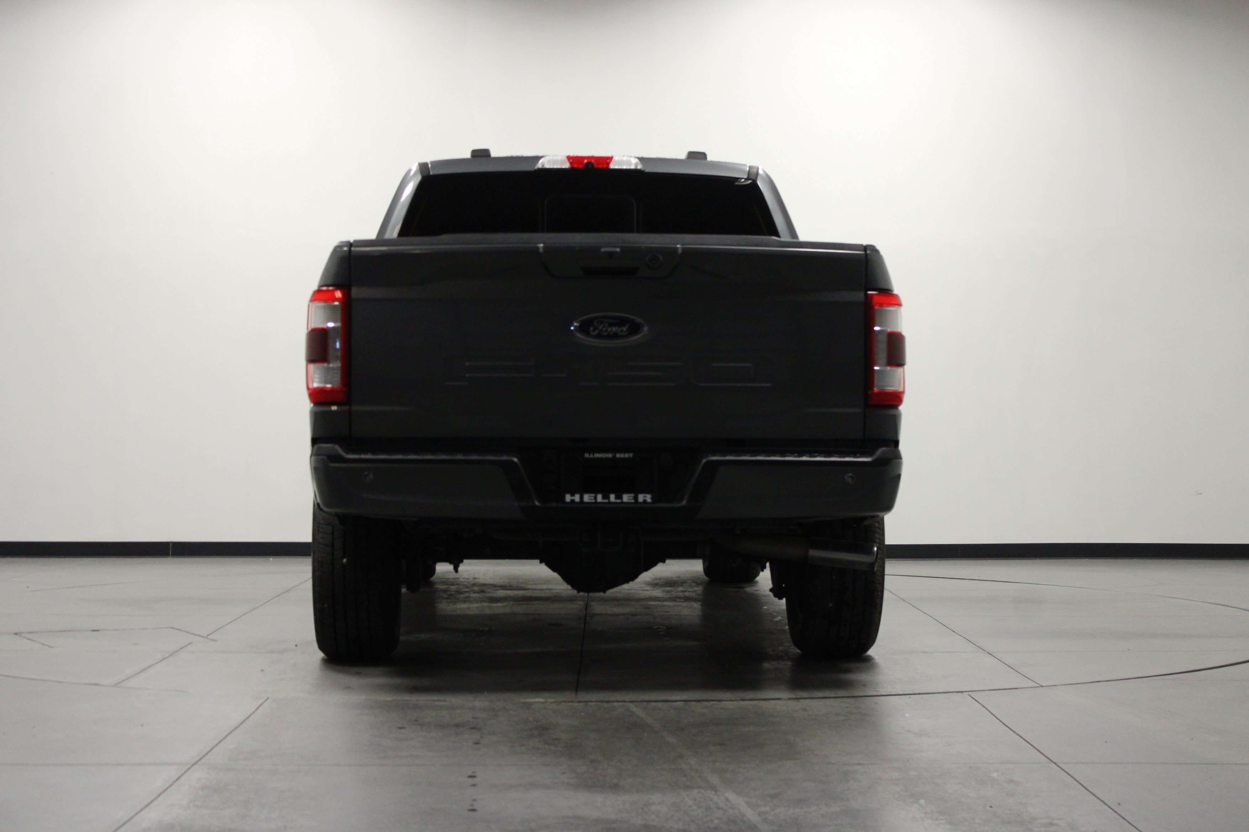Used 2021 Carbonized Gray Metallic Ford LARIAT image 5