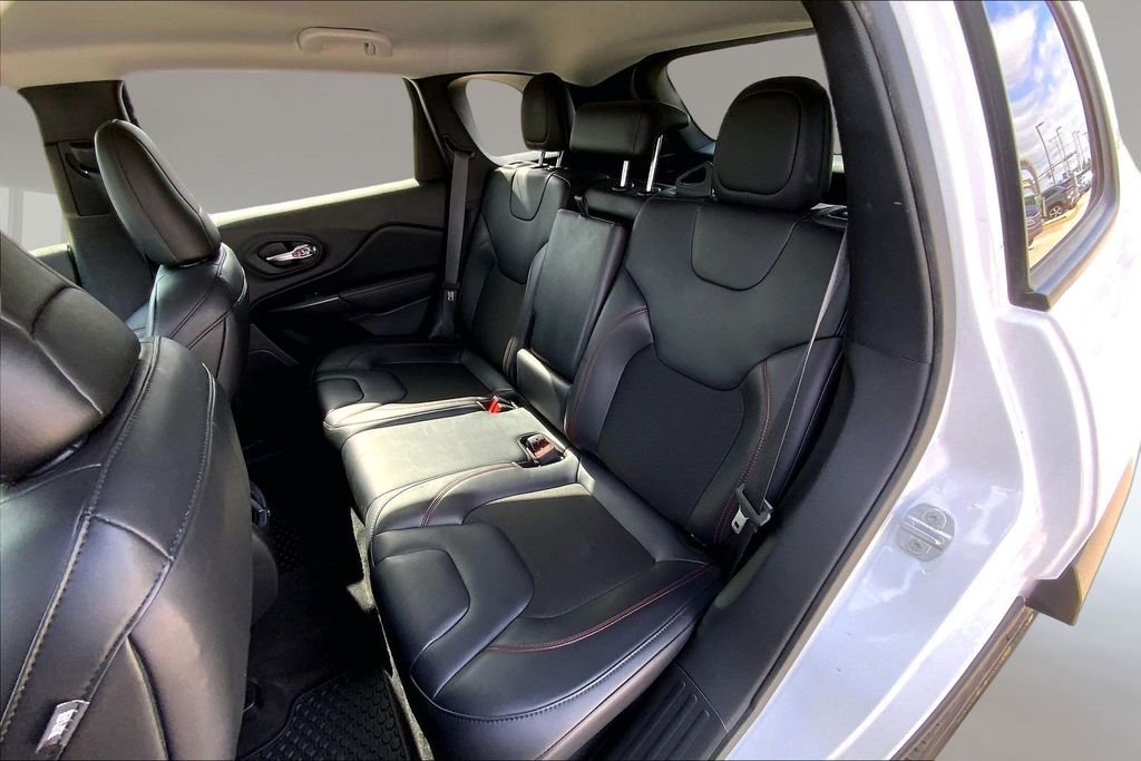 Used 2020 Bright White Clearcoat Jeep Trailhawk image 24