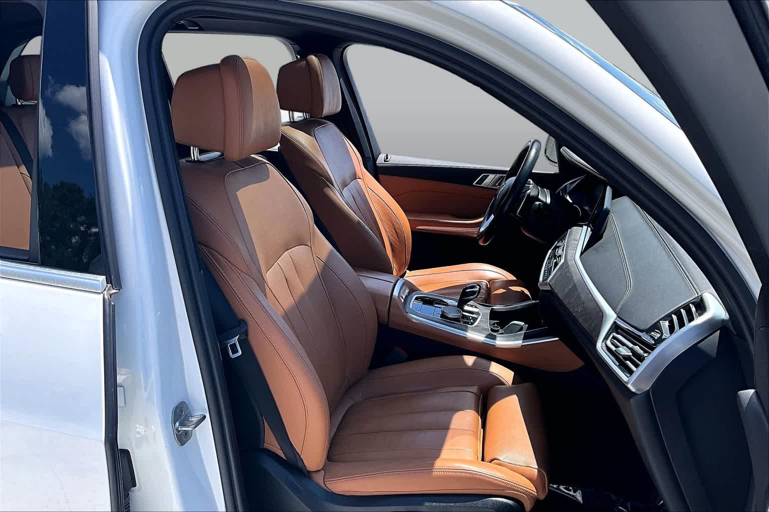 Used 2022 Alpine White BMW sDrive40i image 9