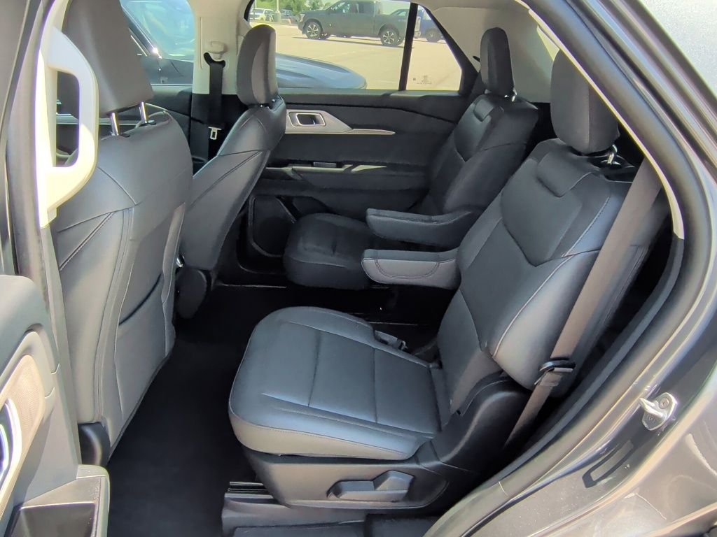 New 2026 Carbonized Gray Metallic Ford Active image 35